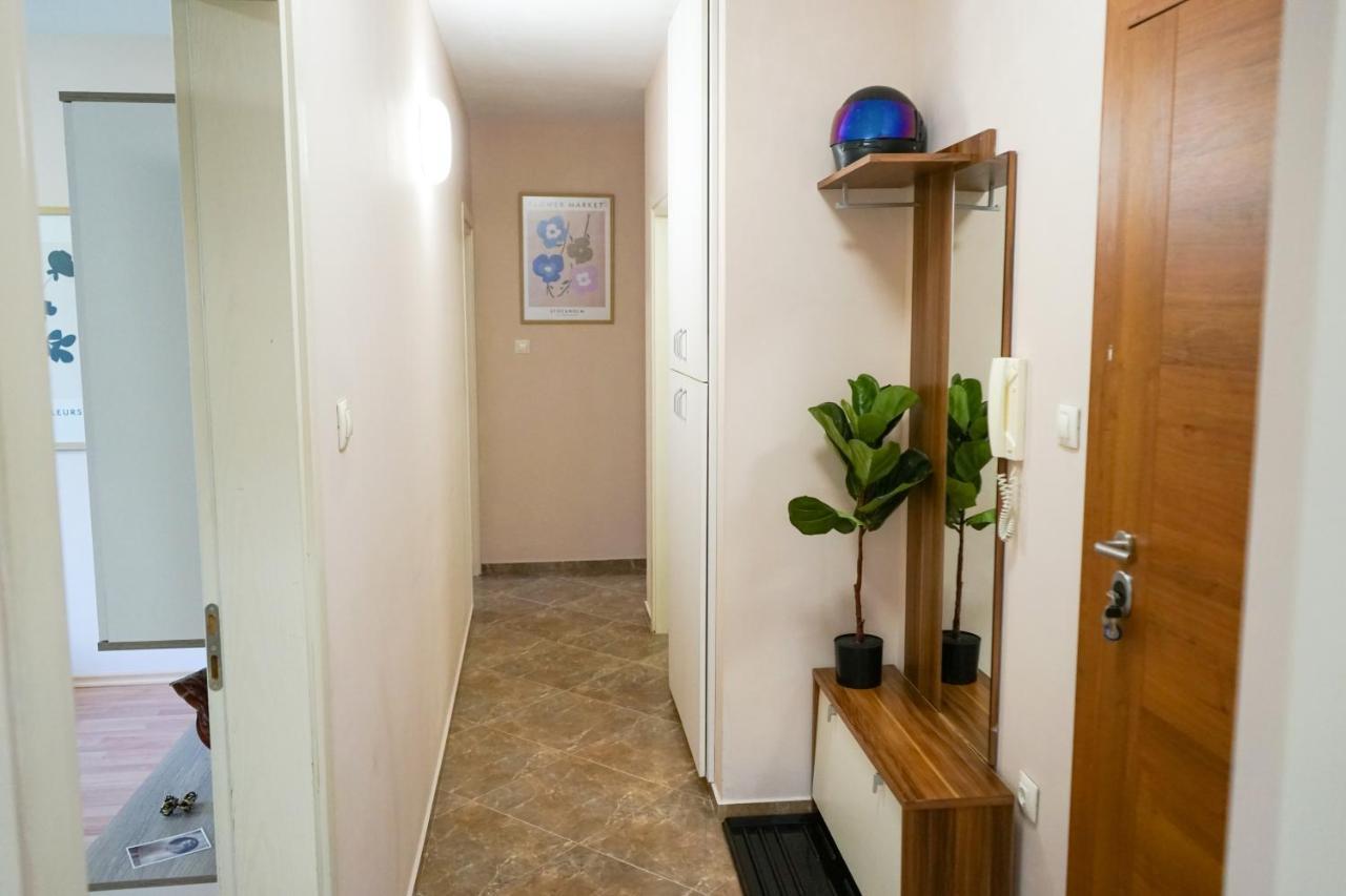 Comfortable 2Br Urban Getaway In City Center Plovdiv Exteriör bild