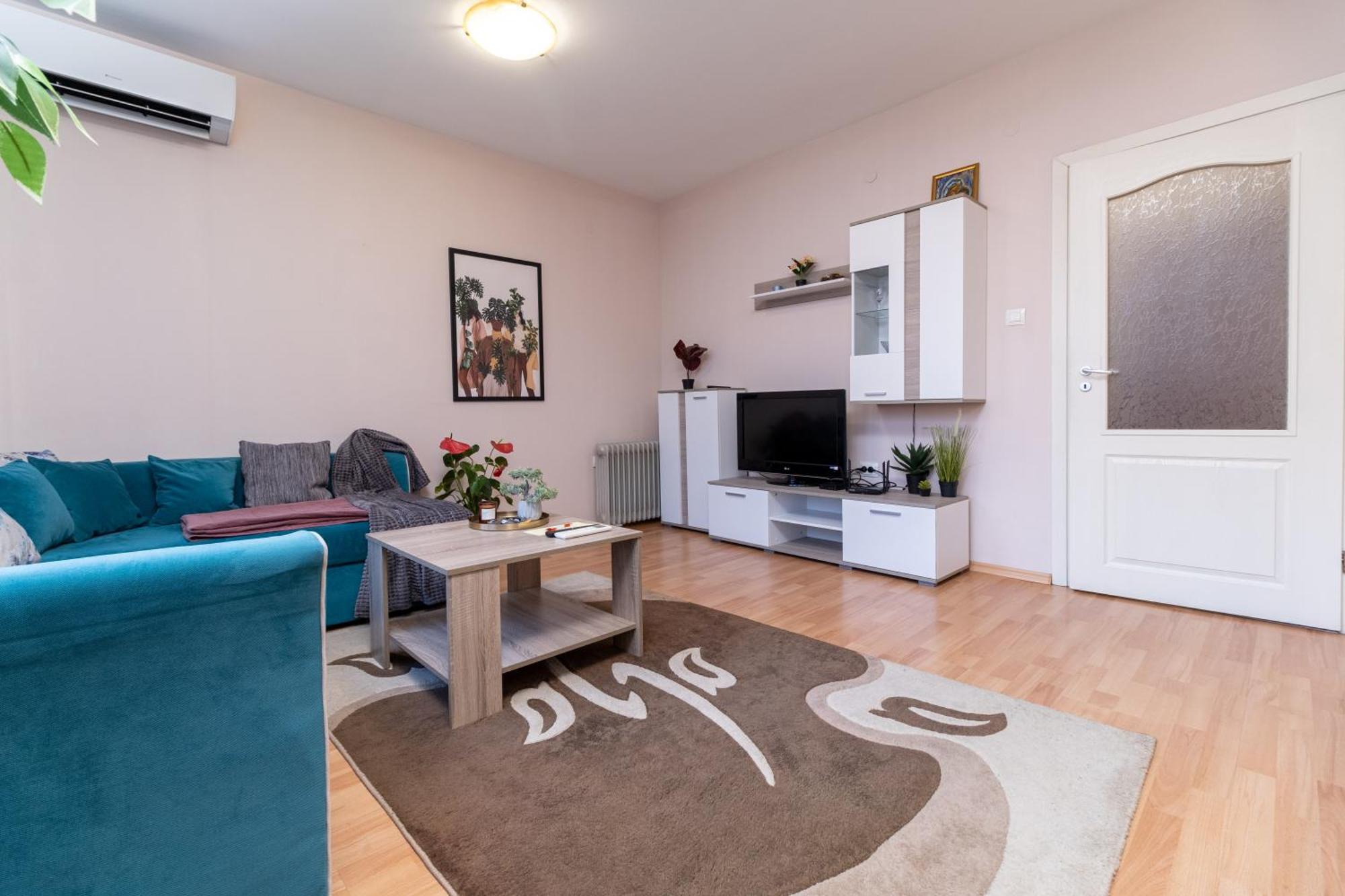 Comfortable 2Br Urban Getaway In City Center Plovdiv Exteriör bild