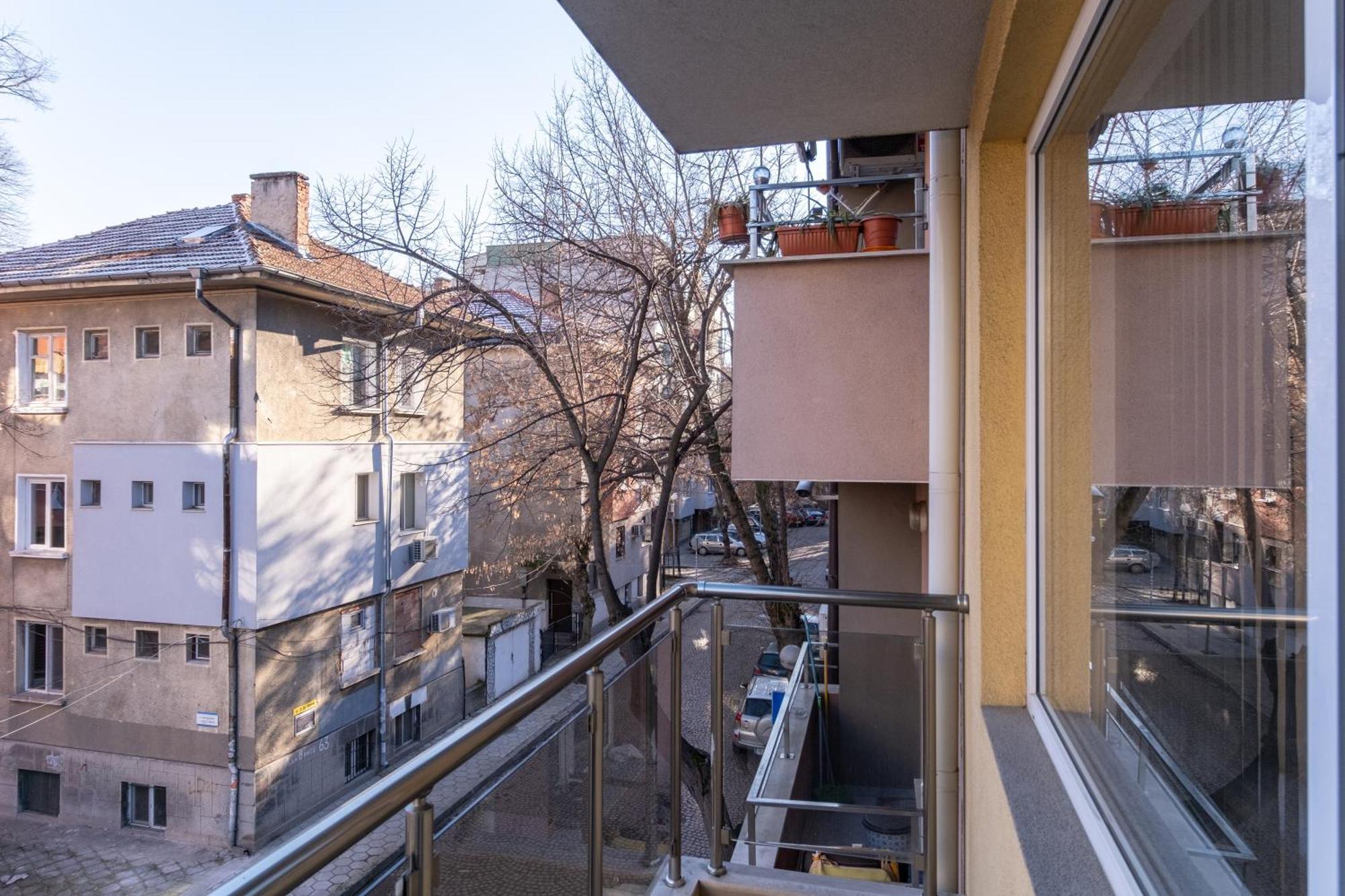 Comfortable 2Br Urban Getaway In City Center Plovdiv Exteriör bild