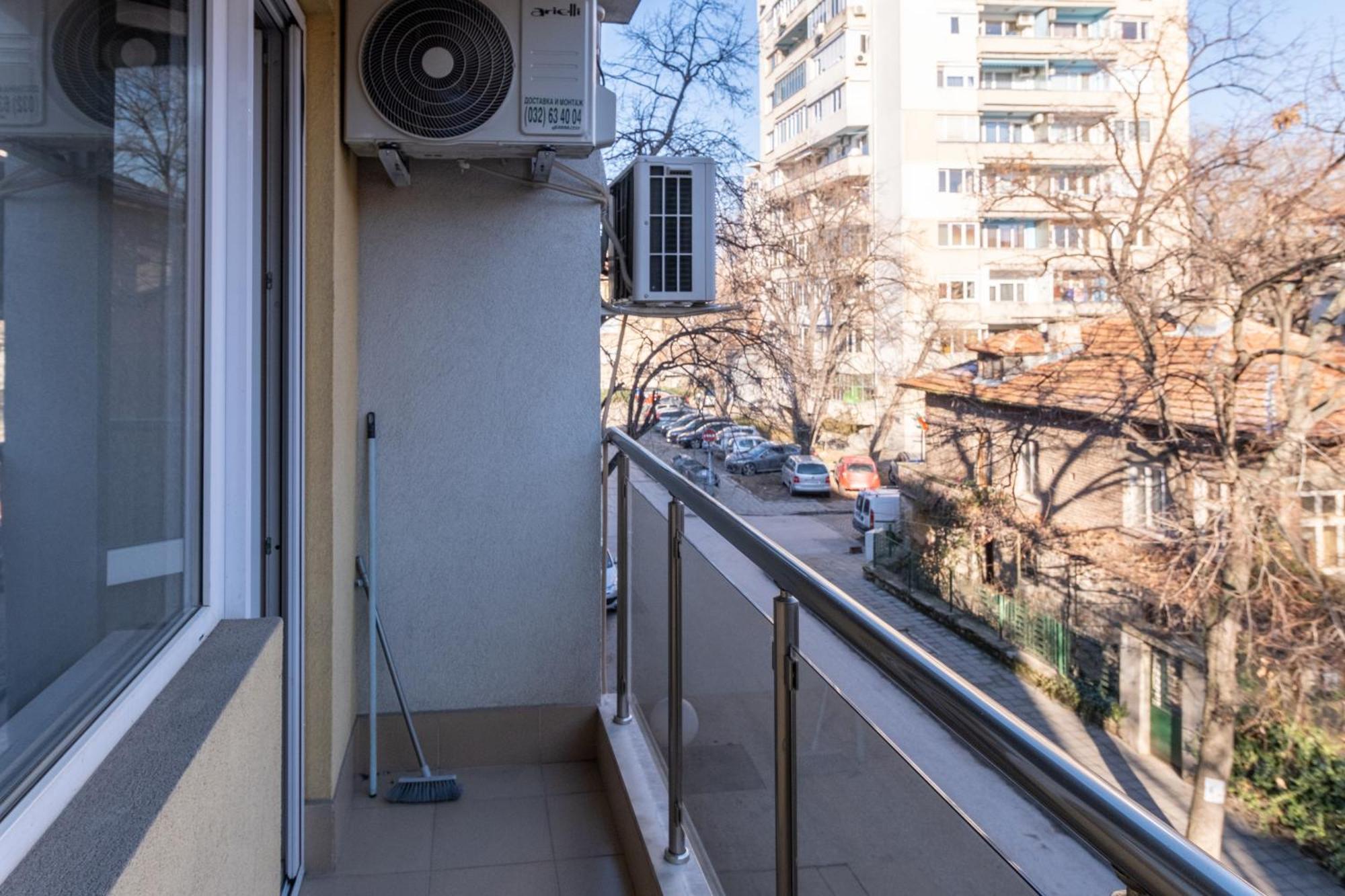 Comfortable 2Br Urban Getaway In City Center Plovdiv Exteriör bild