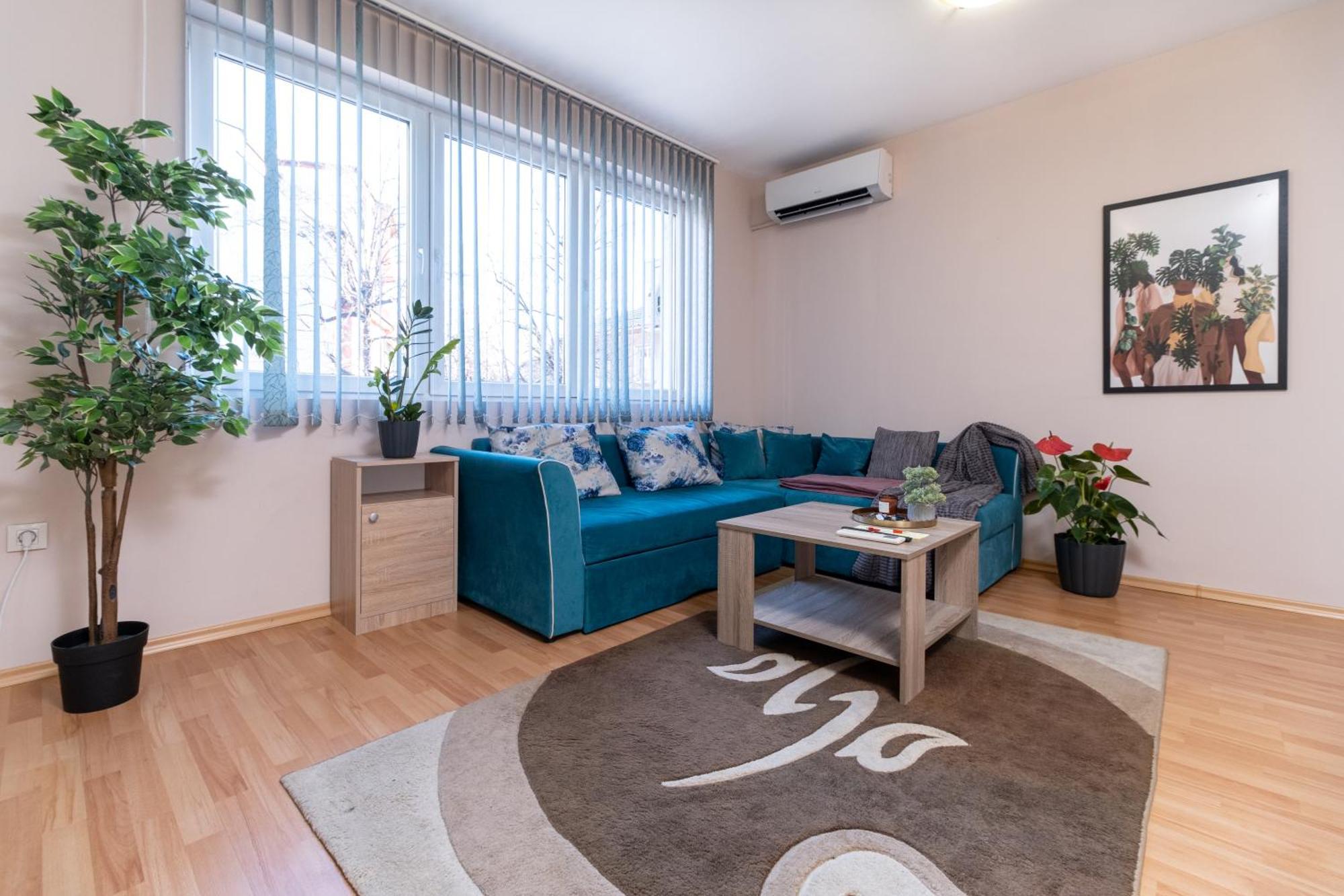 Comfortable 2Br Urban Getaway In City Center Plovdiv Exteriör bild