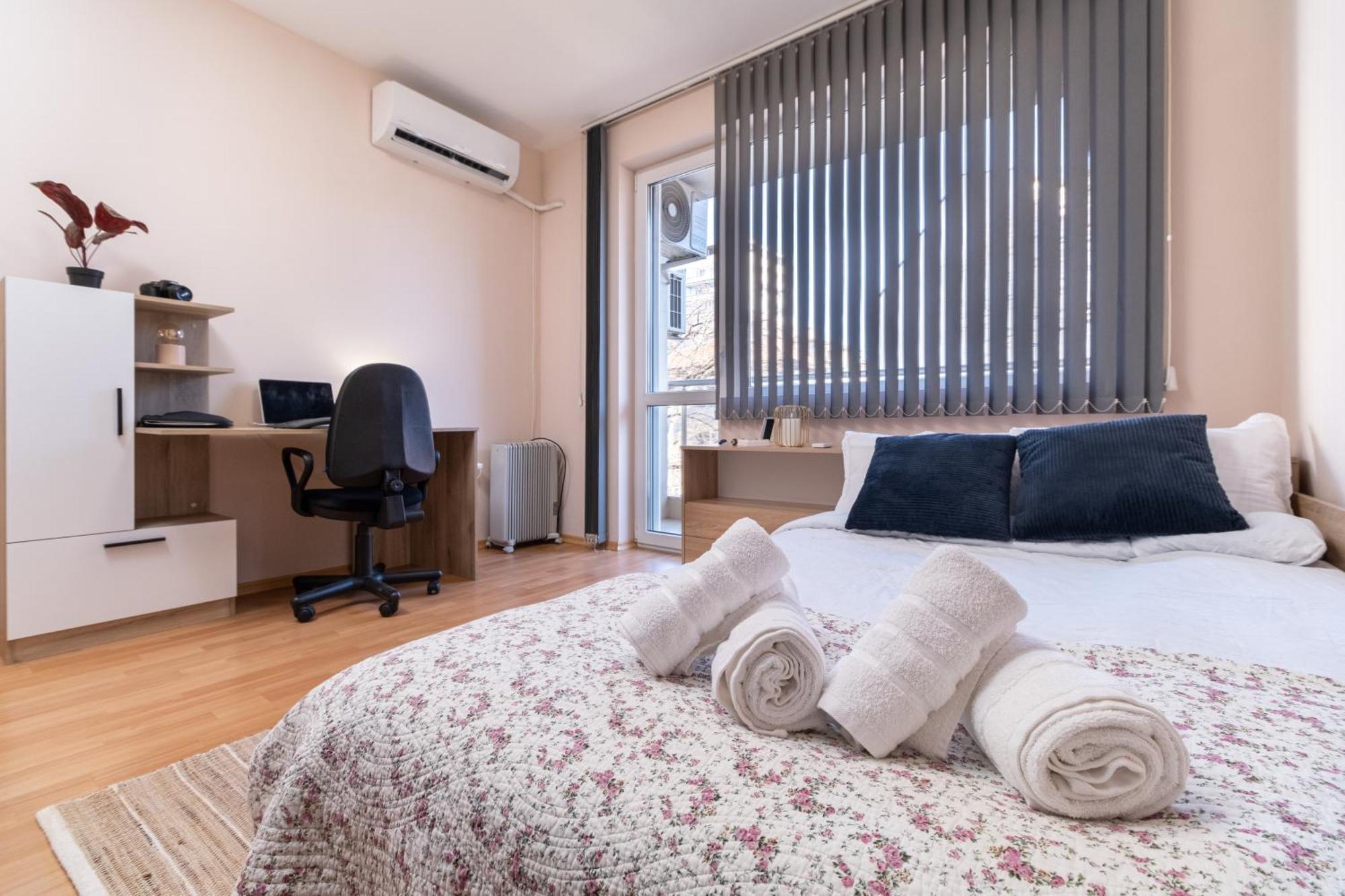 Comfortable 2Br Urban Getaway In City Center Plovdiv Exteriör bild