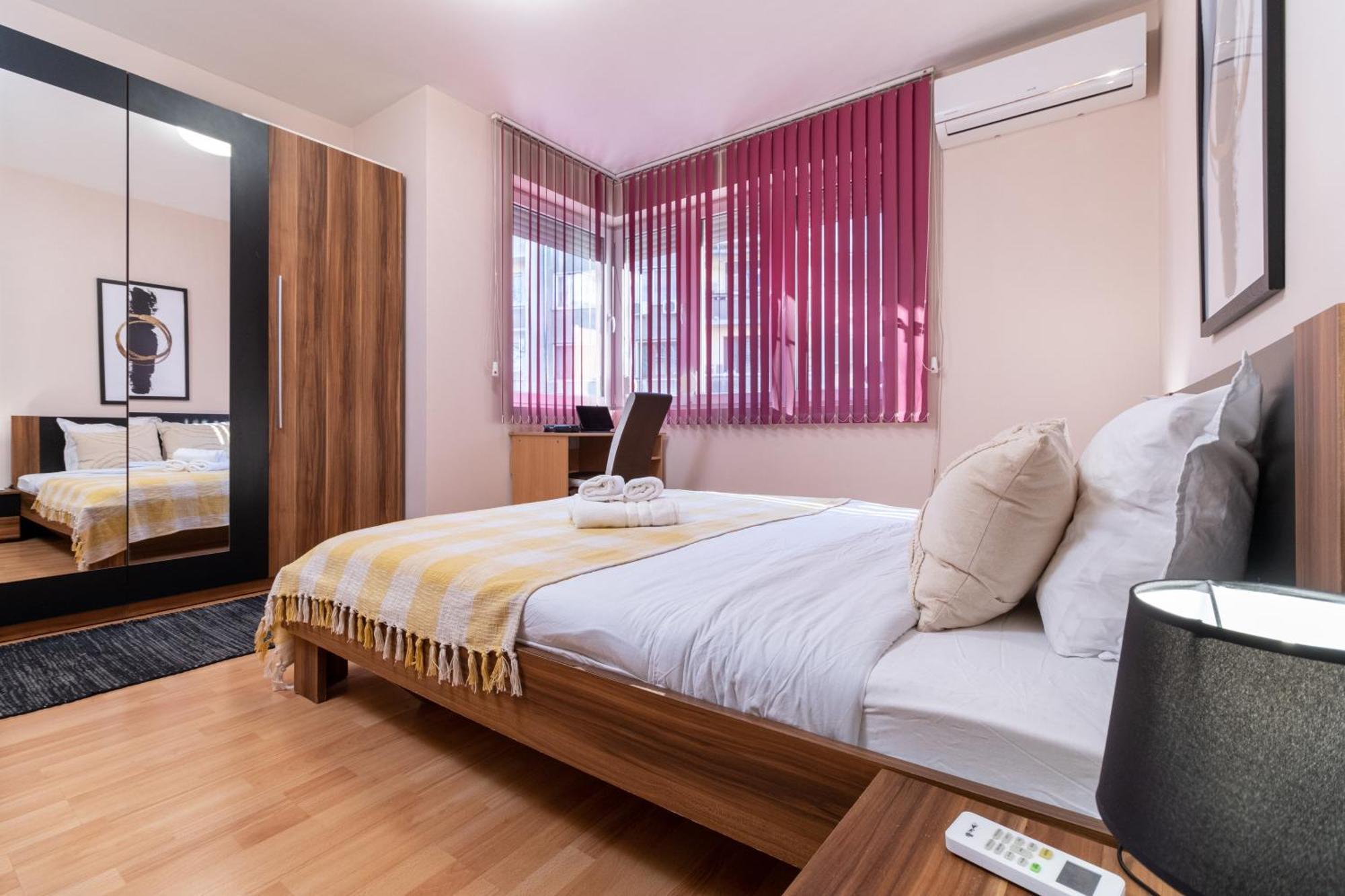 Comfortable 2Br Urban Getaway In City Center Plovdiv Exteriör bild