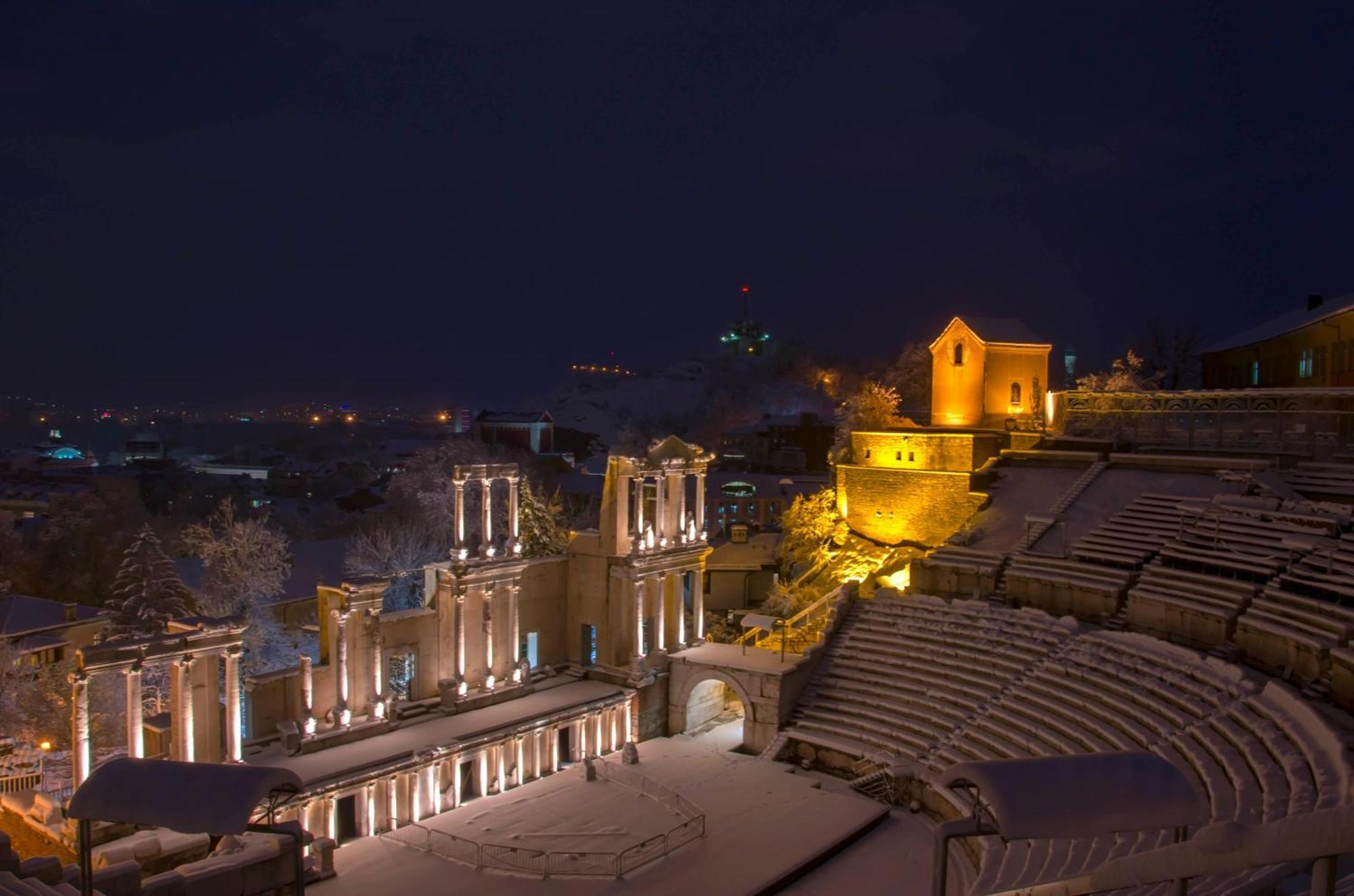 Comfortable 2Br Urban Getaway In City Center Plovdiv Exteriör bild